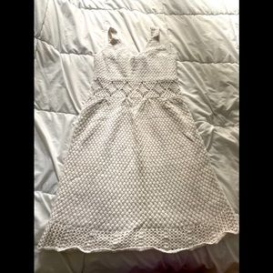 Like-new White knit sleeveless summer sweaterdress